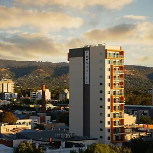 **** Hotel Toms Court Australie
